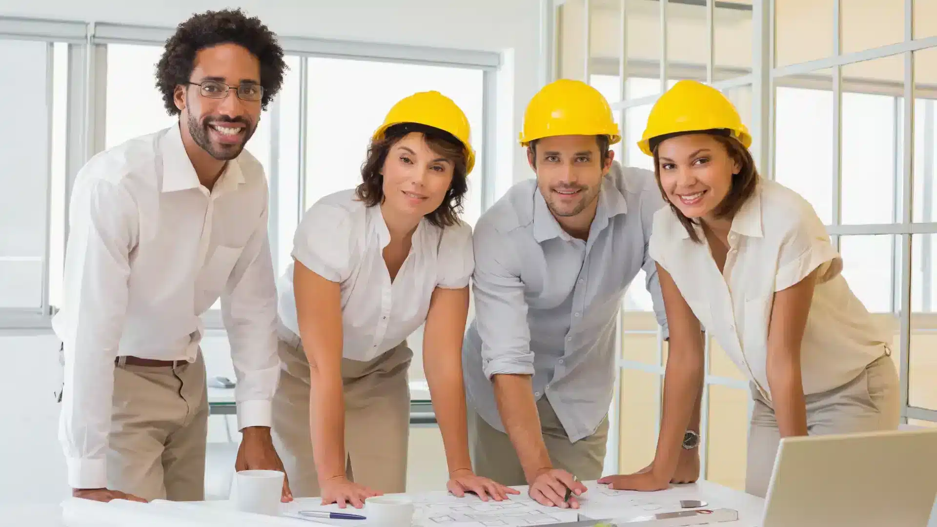Dinamiche e vantaggi del lavoro in team - Architetti che sorridono