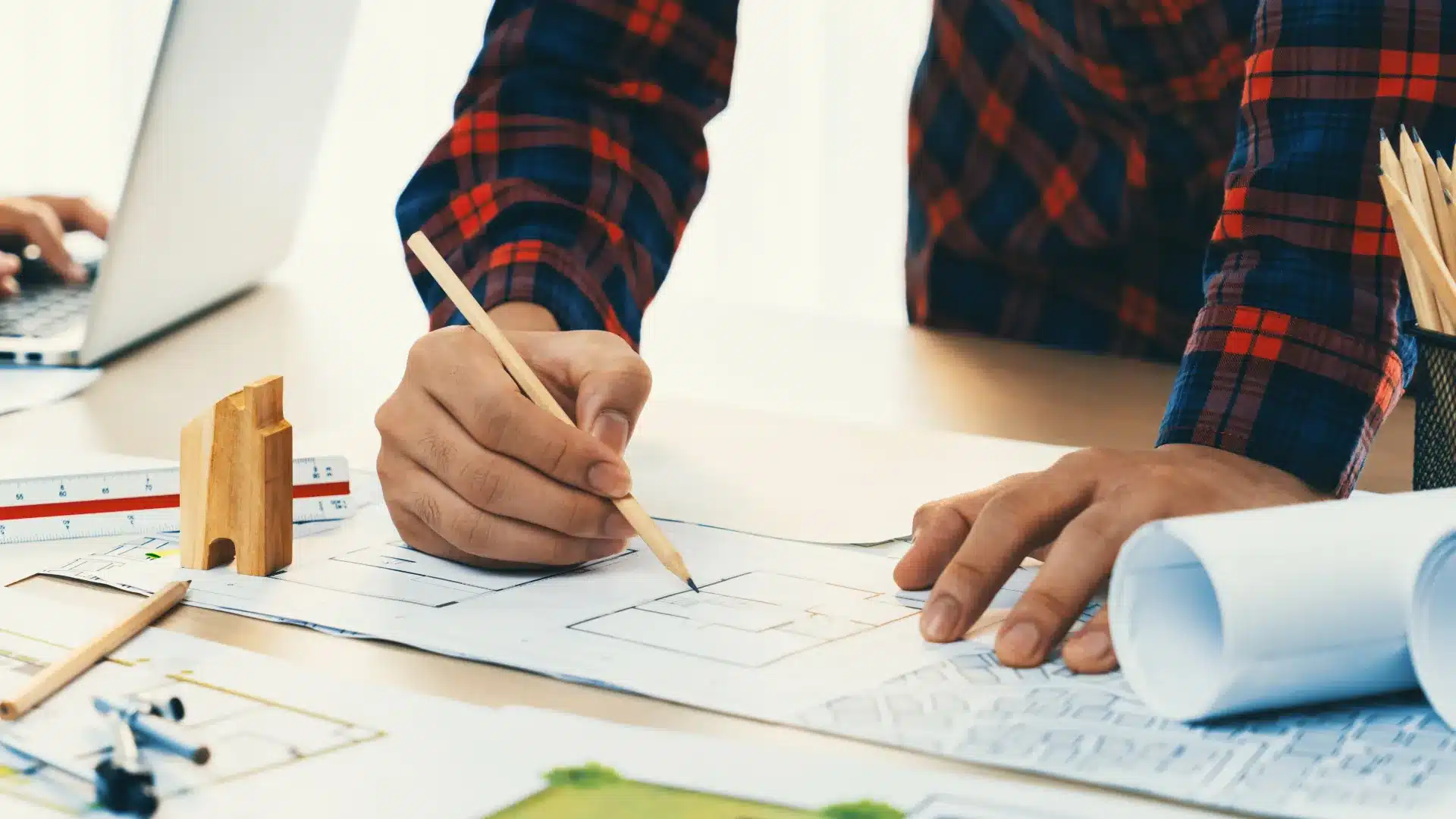 Produttività con Allplan - Progettisti che schizzano un progetto