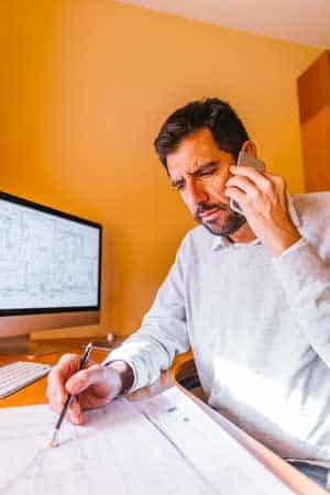 architetto con il suo sito web